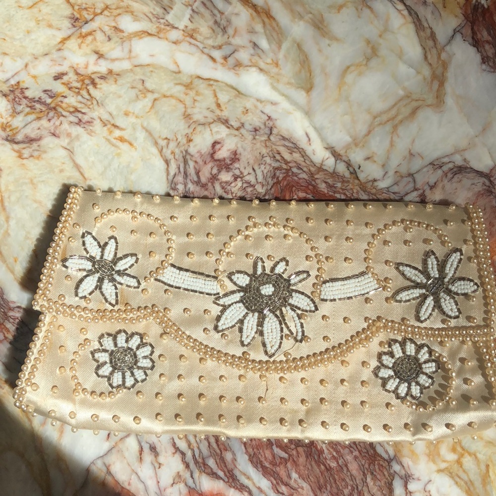 Beaded clutch